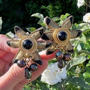 Vintage Unique Ornate Star Shape Appliqué Gold/Black Clip-On Statement Earrings